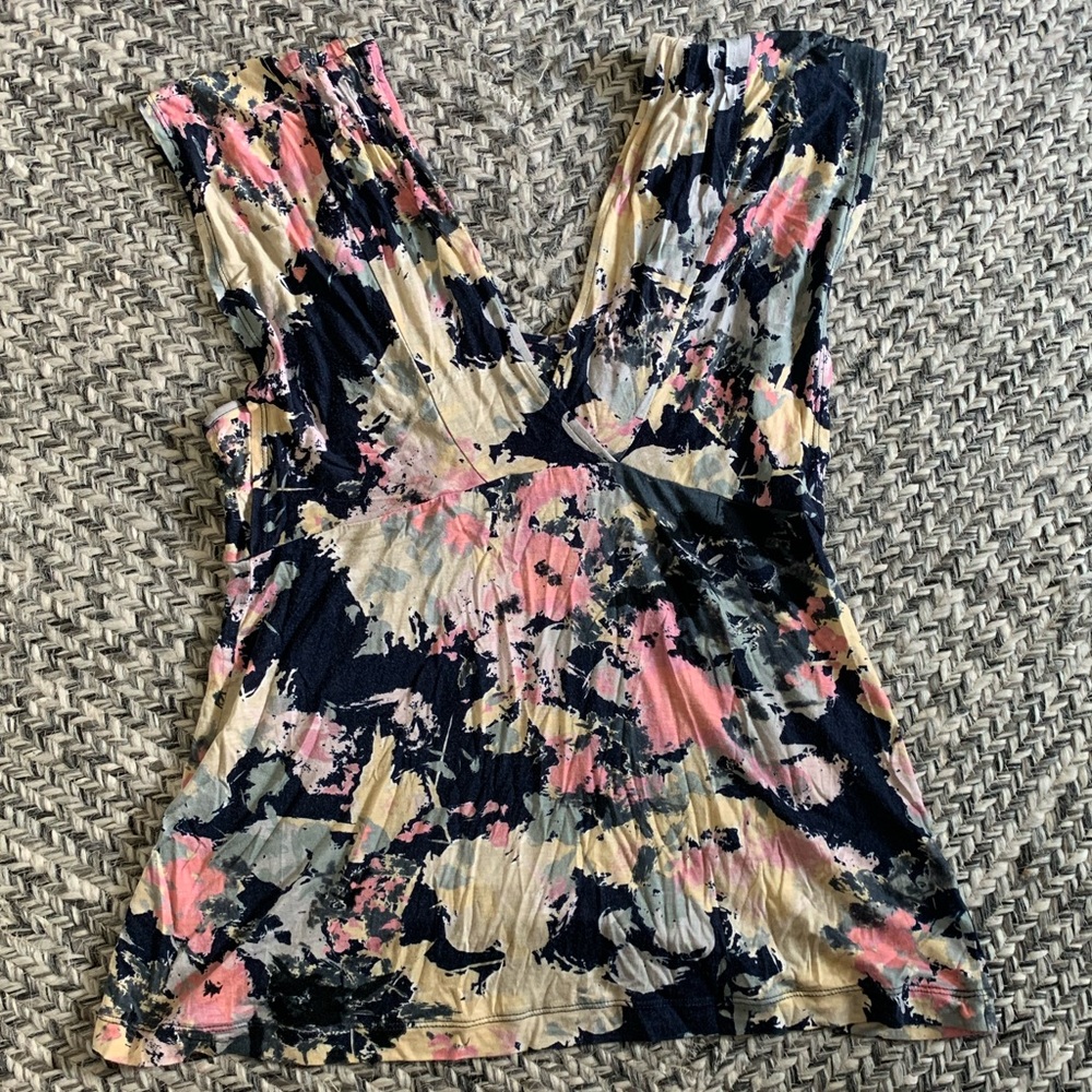 Banana Republic floral top - Picture 1 of 10